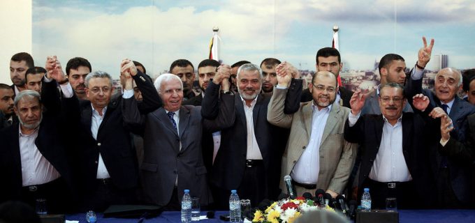 هل سيفضي تقارب حماس من فتح للبدء بحوار فلسطيني؟